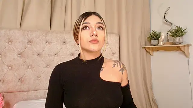 Snapshot of ashleyvalirya chatting on March 7, 3:51 am ashleyvalirya online show from March 7, 3:51 am