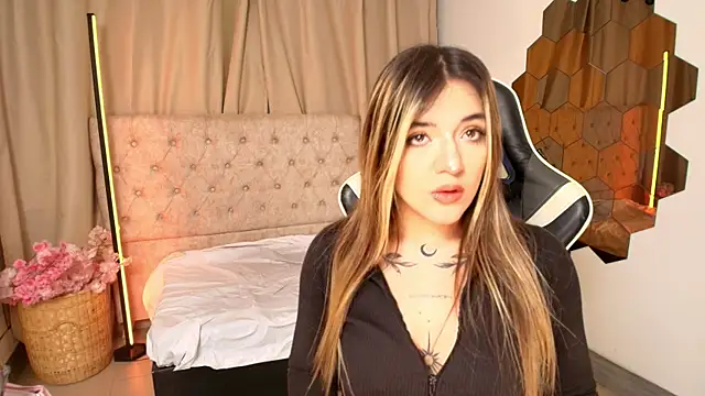 Snapshot of ashleyvalirya chatting on March 21, 3:44 am ashleyvalirya online show from March 21, 3:44 am