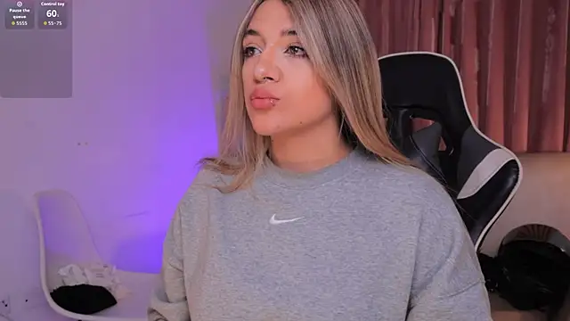 Snapshot of ashleyvalirya chatting on September 23, 4:15 am ashleyvalirya online show from September 23, 4:15 am