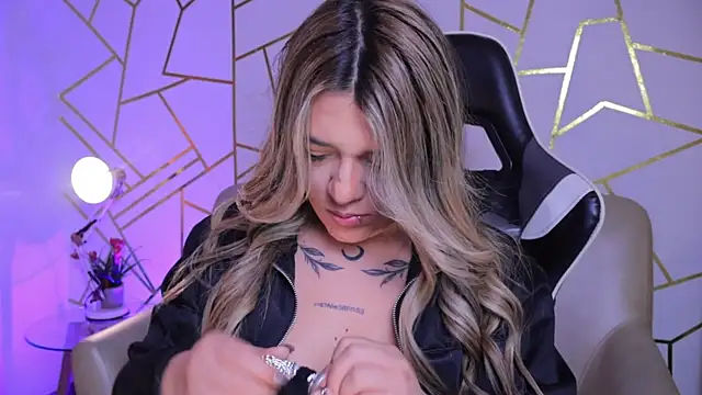 Snapshot of ashleyvalirya chatting on September 26, 4:05 am ashleyvalirya online show from September 26, 4:05 am