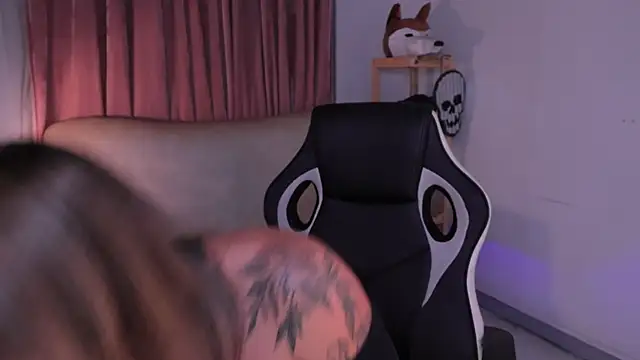 Snapshot of ashleyvalirya chatting on October 23, 4:01 am ashleyvalirya online show from October 23, 4:01 am