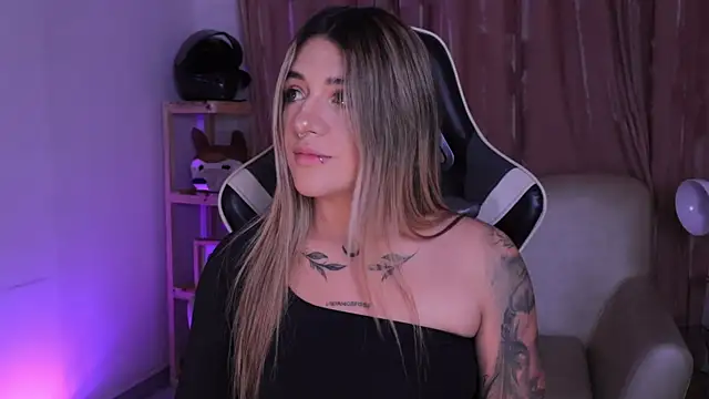 Snapshot of ashleyvalirya chatting on November 14, 4:00 am ashleyvalirya online show from November 14, 4:00 am