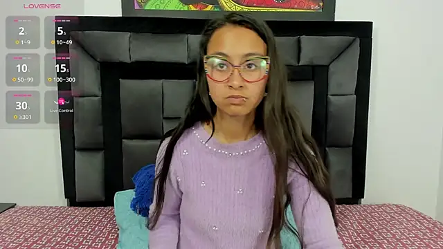 tatiana valencia online show from January 4, 4:00 pm