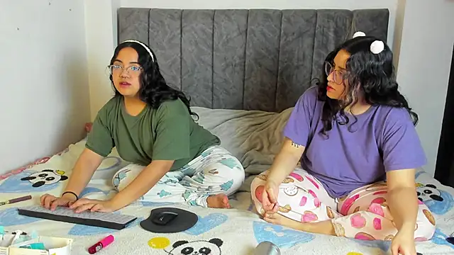 maddie-and-chelsea- online show from March 12, 7:58 am