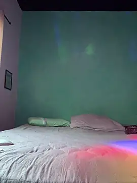 Snapshot of xMirana_ chatting on April 7, 10:05 am xMirana online show from April 7, 10:05 am