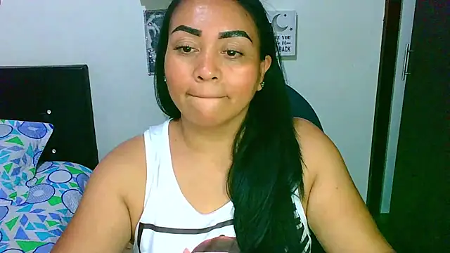 Snapshot of zaray_bella chatting on March 13, 11:00 pm zaray bella online show from March 13, 11:00 pm