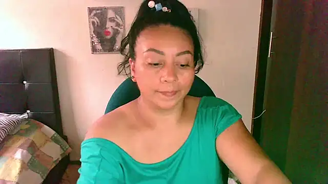 Snapshot of zaray_bella chatting on April 10, 9:30 pm zaray bella online show from April 10, 9:30 pm