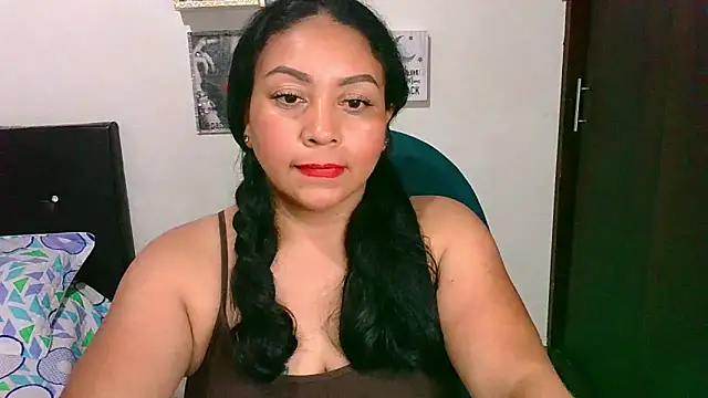 Snapshot of zaray_bella chatting on April 15, 9:26 pm zaray bella online show from April 15, 9:26 pm