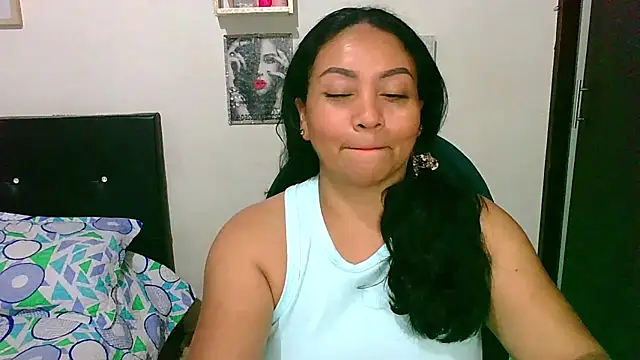 Snapshot of zaray_bella chatting on April 16, 9:39 pm zaray bella online show from April 16, 9:39 pm