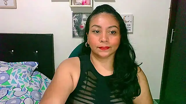 Snapshot of zaray_bella chatting on April 17, 11:52 pm zaray bella online show from April 17, 11:52 pm