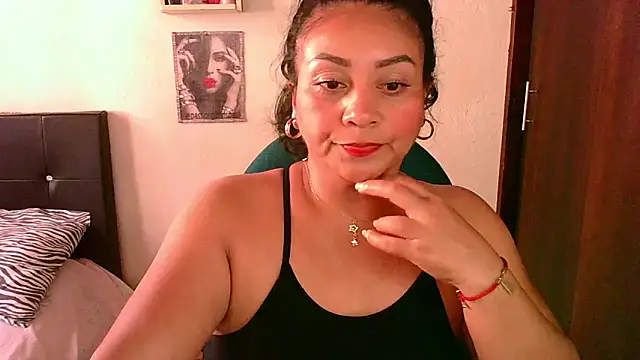Snapshot of zaray_bella chatting on May 9, 9:09 pm zaray bella online show from May 9, 9:09 pm