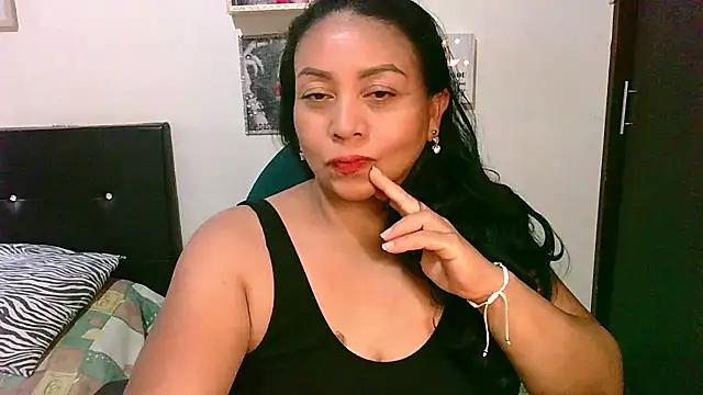 Snapshot of zaray_bella chatting on May 19, 9:32 pm zaray bella online show from May 19, 9:32 pm