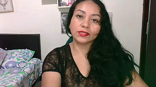 Snapshot of zaray_bella chatting on June 7, 8:45 pm zaray bella online show from June 7, 8:45 pm