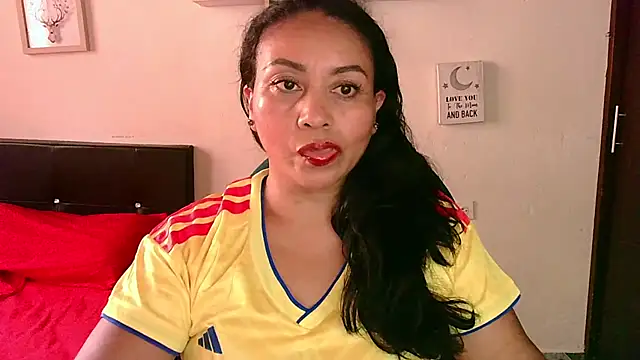 Snapshot of zaray_bella chatting on June 23, 9:13 pm zaray bella online show from June 23, 9:13 pm
