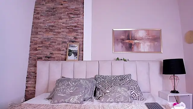 Snapshot of lyzzi_smith01 chatting on October 24, 8:05 pm lyzzi smith01 online show from October 24, 8:05 pm