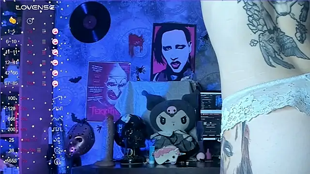 KuromiRacer  online show from October 18, 10:10 pm