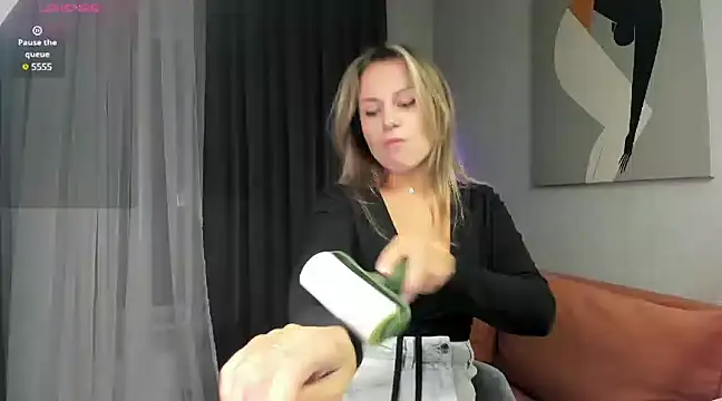  cometoseeme  online show from December 8, 4:50 pm