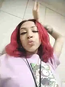 Snapshot of sssavageee chatting on February 9, 3:43 am sssavageee online show from February 9, 3:43 am
