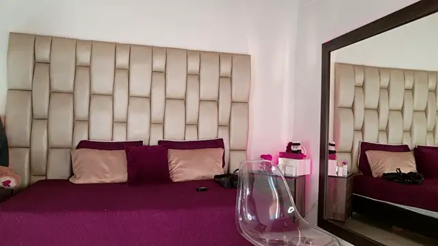 Alexa Miss online show from November 3, 7:59 pm