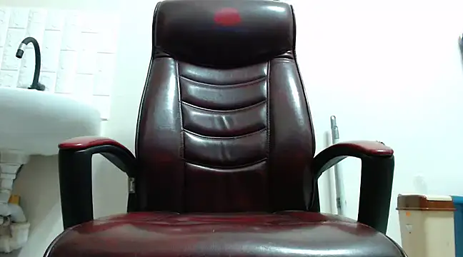Snapshot of hardbigcock16 chatting on December 11, 6:36 am hardbigcock16 online show from December 11, 6:36 am