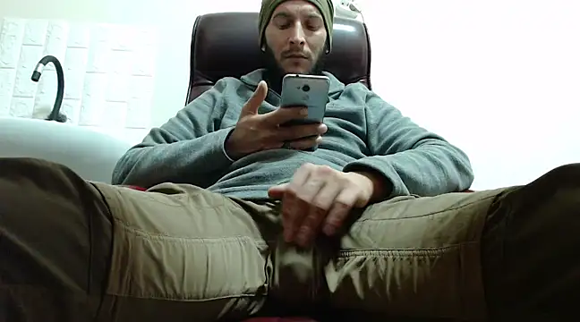 Snapshot of hardbigcock16 chatting on December 14, 1:27 pm hardbigcock16 online show from December 14, 1:27 pm
