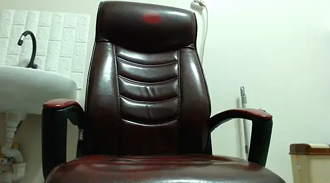 Snapshot of hardbigcock16 chatting on December 16, 10:18 am hardbigcock16 online show from December 16, 10:18 am