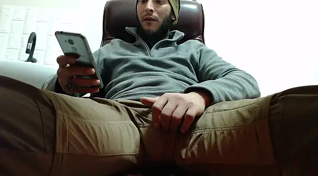 Snapshot of hardbigcock16 chatting on December 25, 11:22 am hardbigcock16 online show from December 25, 11:22 am