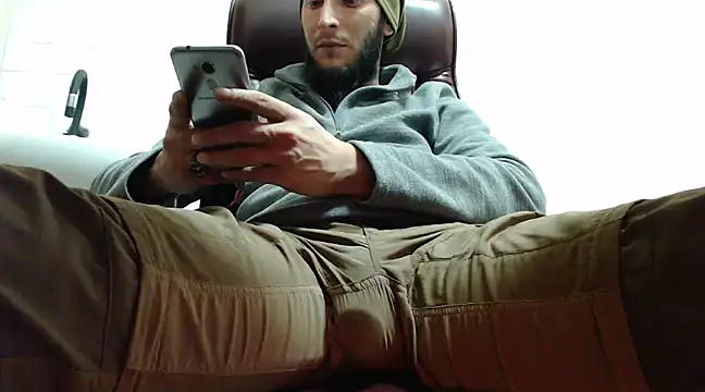 Snapshot of hardbigcock16 chatting on December 25, 3:06 pm hardbigcock16 online show from December 25, 3:06 pm