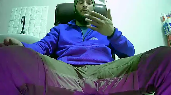 Snapshot of hardbigcock16 chatting on January 4, 2:04 pm hardbigcock16 online show from January 4, 2:04 pm