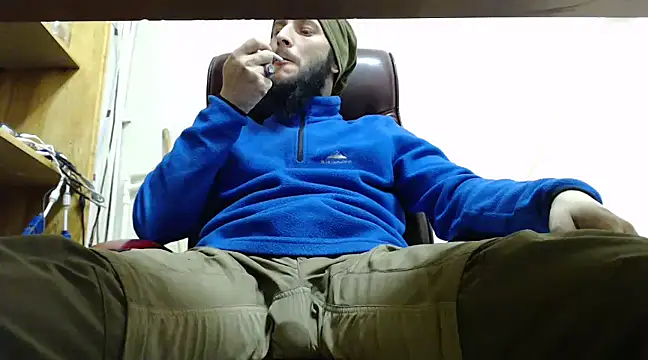 Snapshot of hardbigcock16 chatting on January 17, 10:33 am hardbigcock16 online show from January 17, 10:33 am