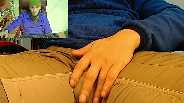 Snapshot of hardbigcock16 chatting on January 24, 10:53 am hardbigcock16 online show from January 24, 10:53 am
