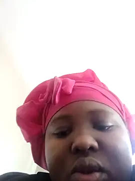 Snapshot of queenxdede chatting on October 27, 1:04 pm queenxdede online show from October 27, 1:04 pm