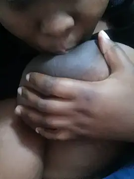 queenxdede online show from May 20, 6:25 pm