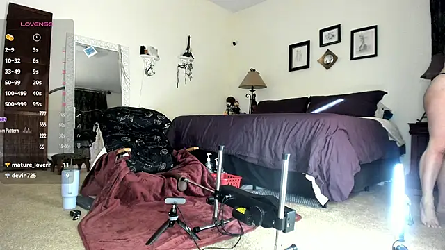 Peaches N Kreme online show from February 27, 11:59 pm