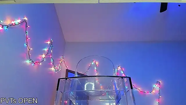 Peaches N Kreme online show from December 5, 6:22 am