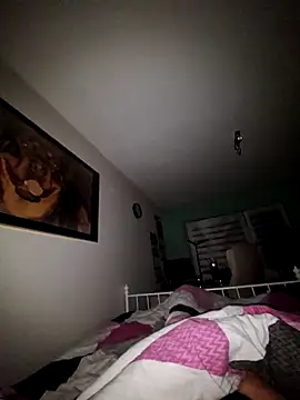 Snapshot of schlonzi81 chatting on October 5, 9:45 pm schlonzi81 online show from October 5, 9:45 pm