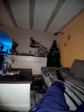 Snapshot of schlonzi81 chatting on December 17, 9:43 pm schlonzi81 online show from December 17, 9:43 pm