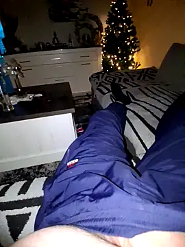 Snapshot of schlonzi81 chatting on December 19, 10:06 pm schlonzi81 online show from December 19, 10:06 pm