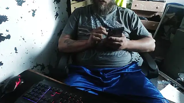 Snapshot of slickwill123 chatting on June 10, 6:40 pm slickwill123 online show from June 10, 6:40 pm