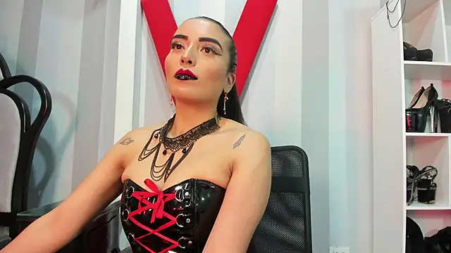 MeliizaQueen online show from January 7, 2:30 pm