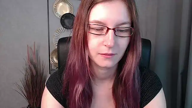 Snapshot of emmaxDelight chatting on December 3, 6:26 am emmaxDelight online show from December 3, 6:26 am