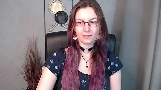 Snapshot of emmaxDelight chatting on December 17, 6:24 am emmaxDelight online show from December 17, 6:24 am
