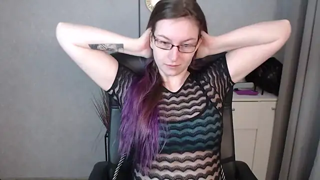 emmaxDelight online show from October 23, 6:45 am