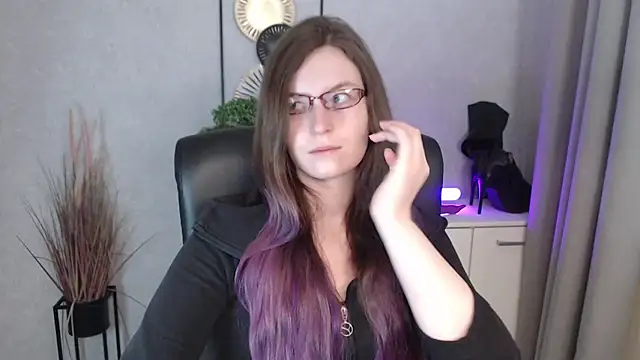 emmaxDelight online show from November 20, 7:19 am