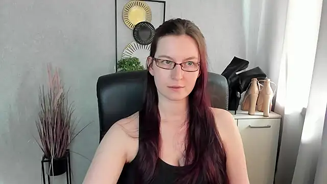 emmaxDelight online show from June 3, 2:33 pm
