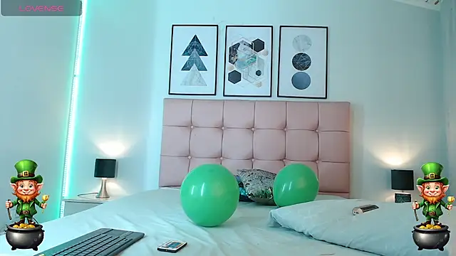 zoe jones13 online show from March 18, 10:14 am