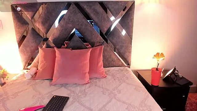 Mia ross16 online show from February 4, 7:44 pm