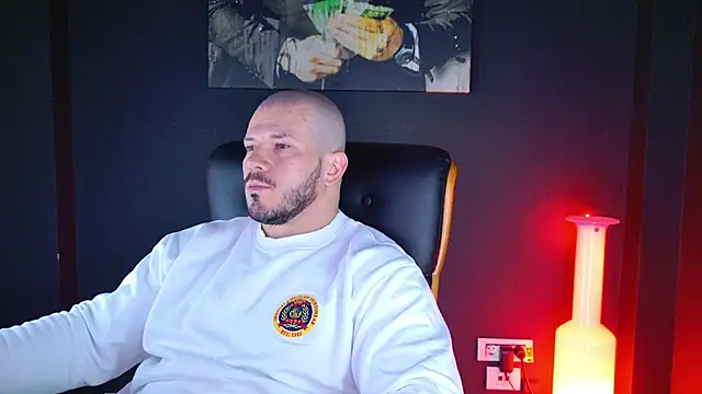 Snapshot of AngeloEric chatting on December 4, 5:16 am AngeloEric online show from December 4, 5:16 am