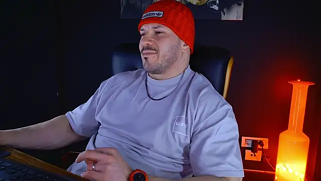 Snapshot of AngeloEric chatting on February 9, 3:56 pm AngeloEric online show from February 9, 3:56 pm