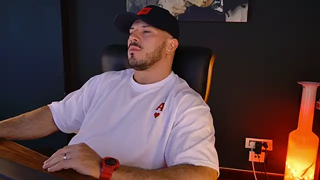 AngeloEric online show from October 31, 12:39 pm